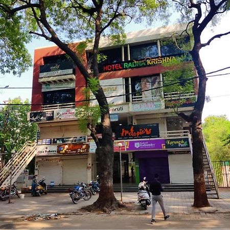 Hotel Radha Krishna Ānand Екстериор снимка
