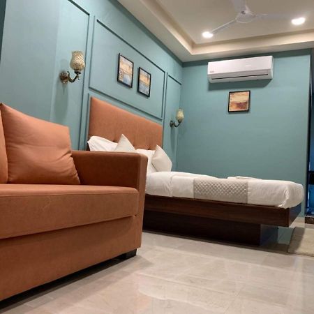 Hotel Radha Krishna Ānand Екстериор снимка