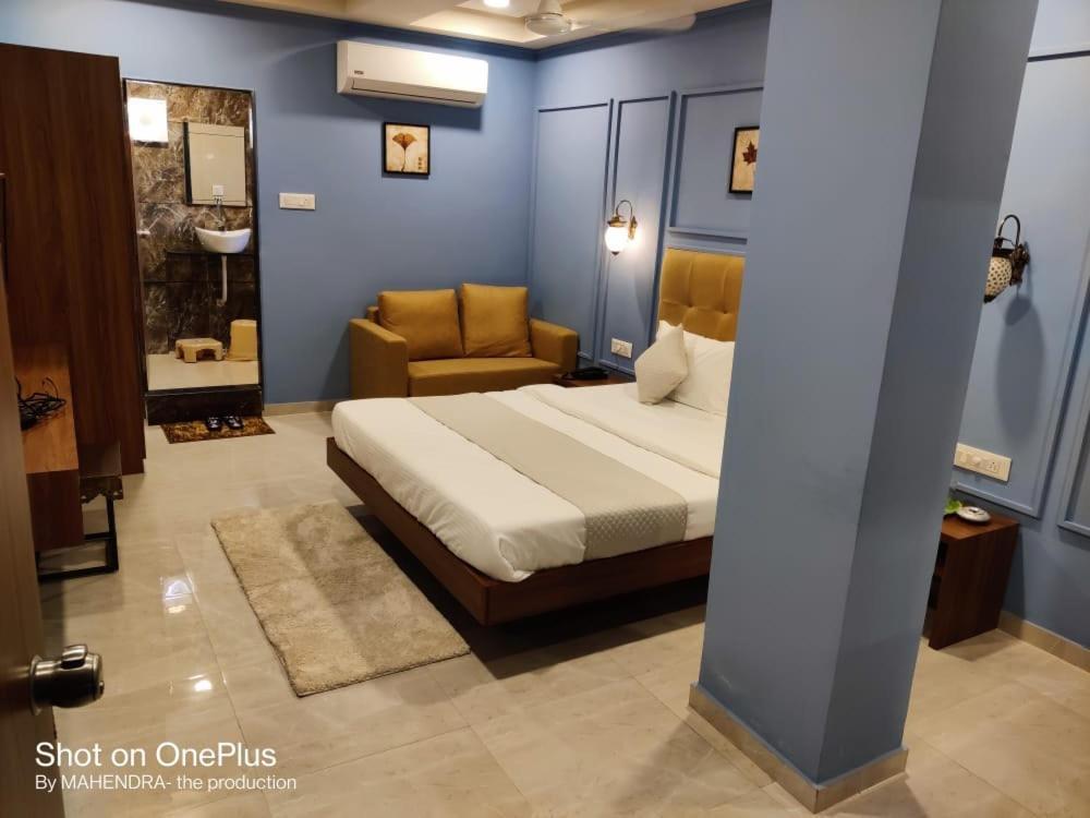 Hotel Radha Krishna Ānand Екстериор снимка