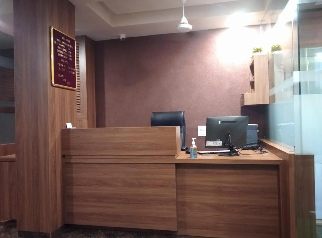 Hotel Radha Krishna Ānand Екстериор снимка
