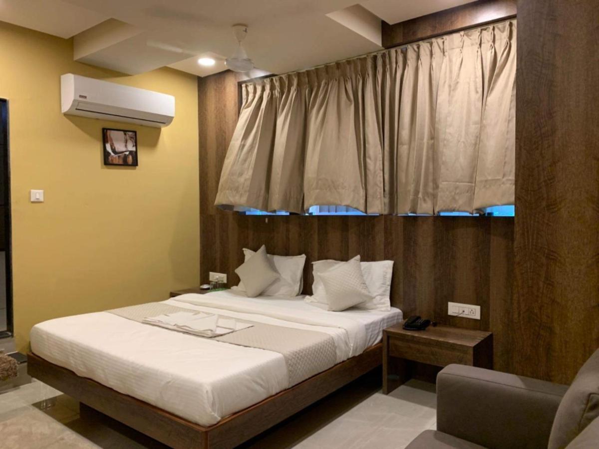 Hotel Radha Krishna Ānand Екстериор снимка