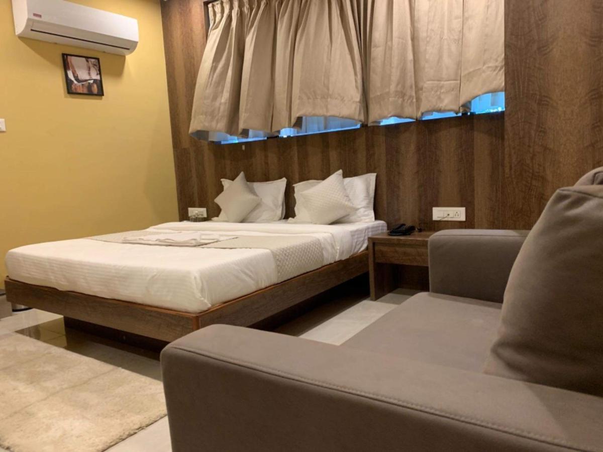 Hotel Radha Krishna Ānand Екстериор снимка