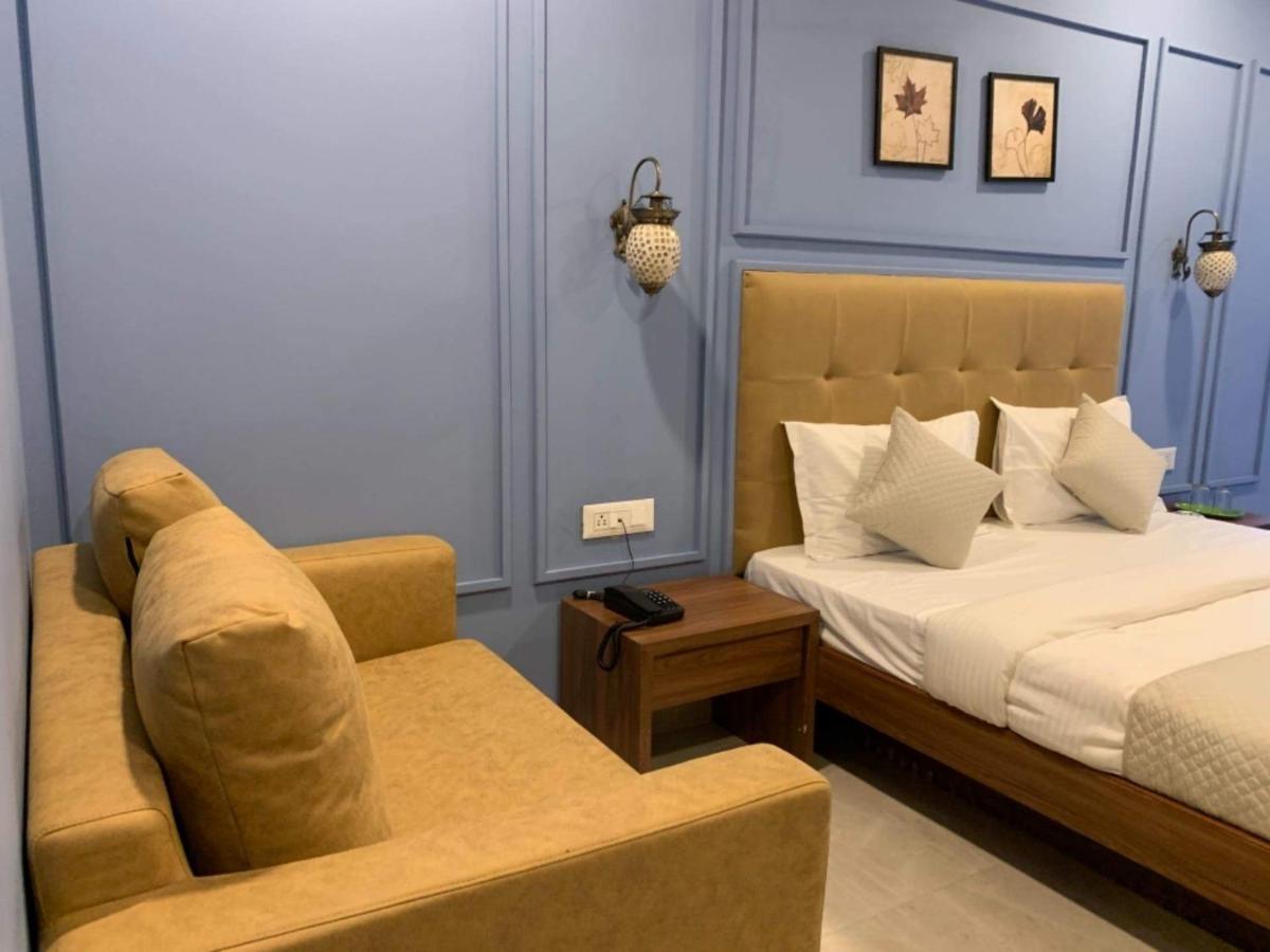 Hotel Radha Krishna Ānand Екстериор снимка
